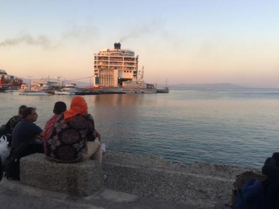 Refugees awaiting arrival of Eleftherios Venizelos ferry to process temporary papers